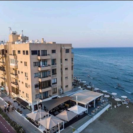 Bettys 1Br Seafront Apt Larnaca Ngoại thất bức ảnh