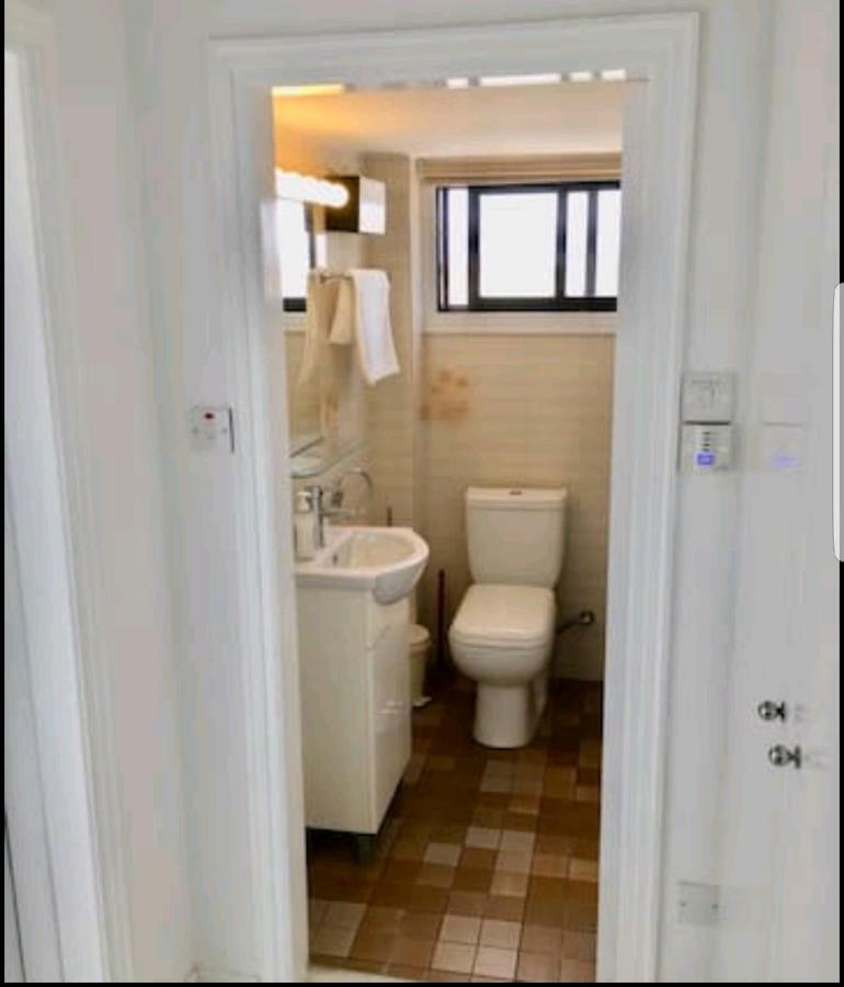 Bettys 1Br Seafront Apt Larnaca Ngoại thất bức ảnh