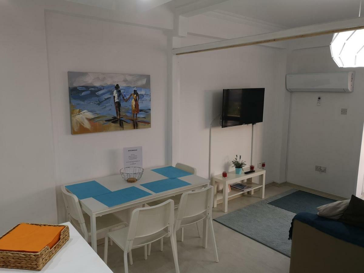 Bettys 1Br Seafront Apt Larnaca Ngoại thất bức ảnh
